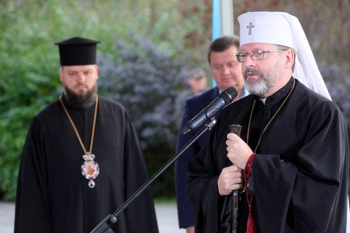 Ο Επικεφαλής της Ουκρανικής Ελληνικής Καθολικής Εκκλησίας (UGCC) Σβιάτοσλαβ Σεβτσούκ εκφωνεί μια ομιλία κατά τη διάρκεια μιας διαθρησκευτικής προσευχής στο μνημείο Menorah στο Εθνικό Ιστορικό Μνημείο Babyn Yar την Ημέρα Μνήμης της τραγωδίας Babyn Yarge , Κίεβο.