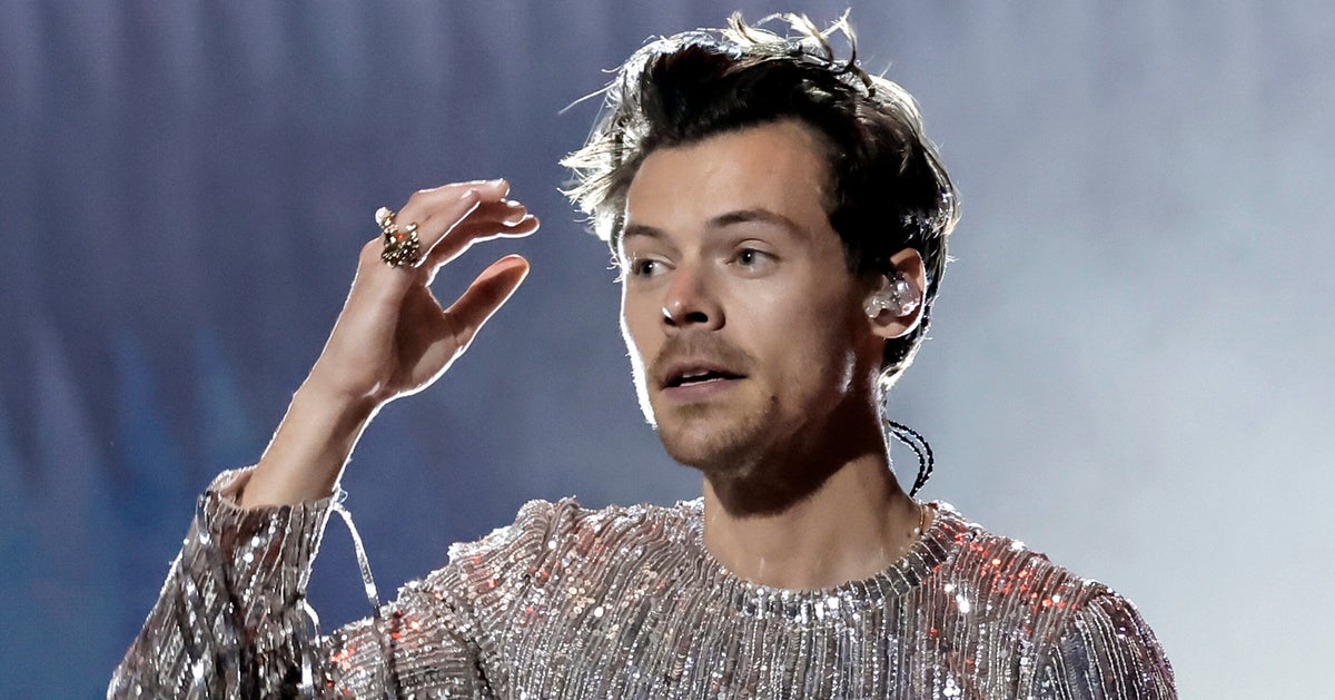 NextImg:Harry Styles' Dancers Blame Tech Mishap For Chaotic Grammys Performance
