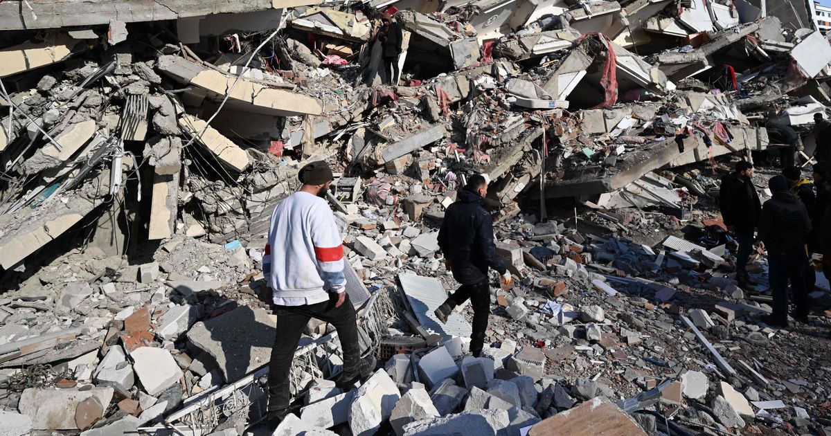 Le nombre de morts dans le séisme entre la Turquie et la Syrie dépasse les 15 000