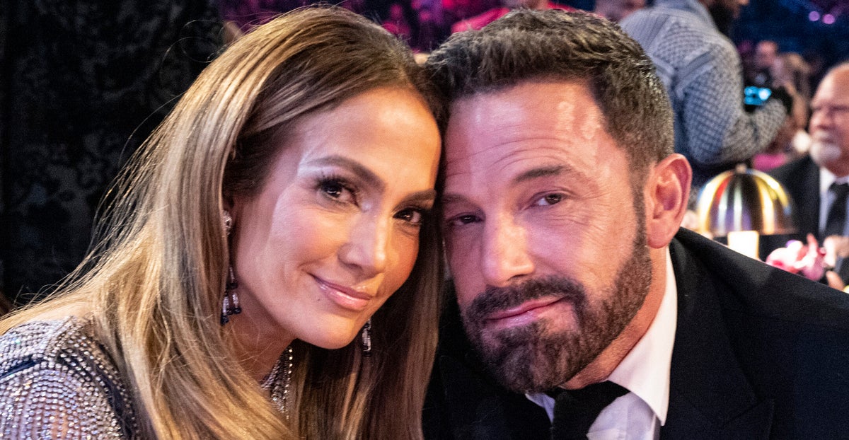 NextImg:Jennifer Lopez Appears To Respond To All The Bored Ben Affleck Memes