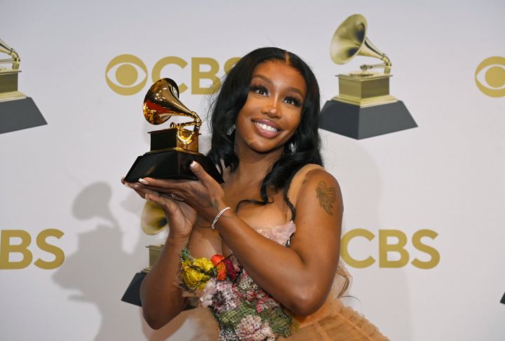 SZA at the 64th Grammy Awards on April 3, 2022 in Las Vegas, where she won Best Pop Duo/Group Performance for "Kiss me more" a collaboration with Doja Cat.