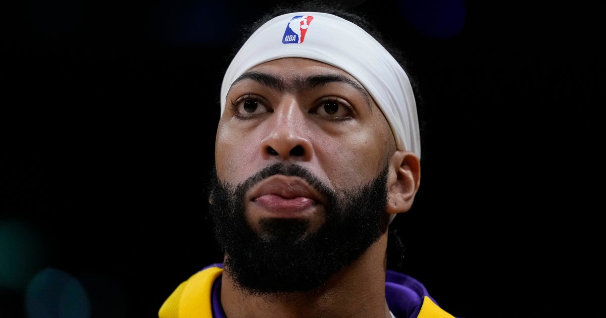 NextImg:Anthony Davis Explains His Viral Reaction To LeBron James' Record-Breaking Shot