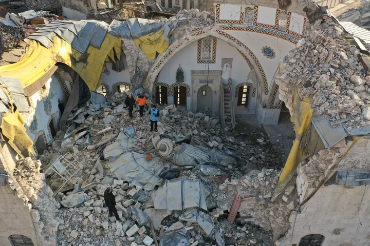 Turkey-Syria Quake Death Toll Tops 25,000, Survivors Still Being Found (huffpost.com)