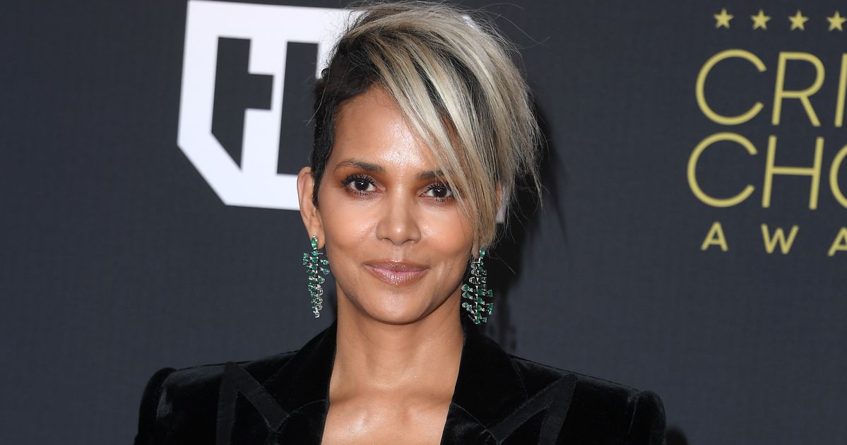 Halle Berry Anal Sex - Halle Berry Shares Video Of Herself Falling At Event | HuffPost  Entertainment