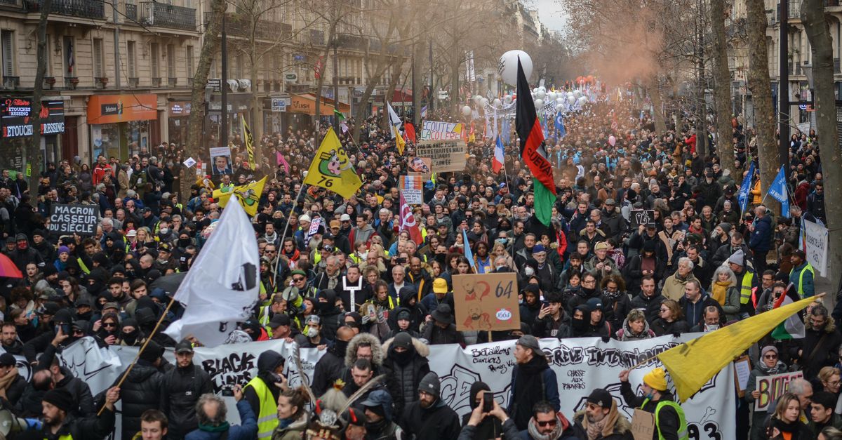 NextImg:Nearly 1 Million French People March Against Raising Pension Age 2 Years