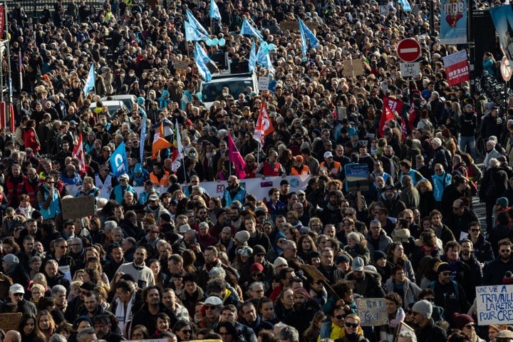 Several thousand demonstrators organized in Nantes, in western France.