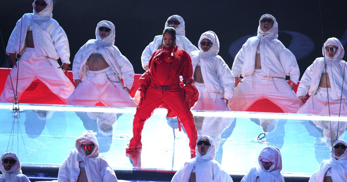 Rihanna literally soars in a banger-filled Super Bowl performance ...