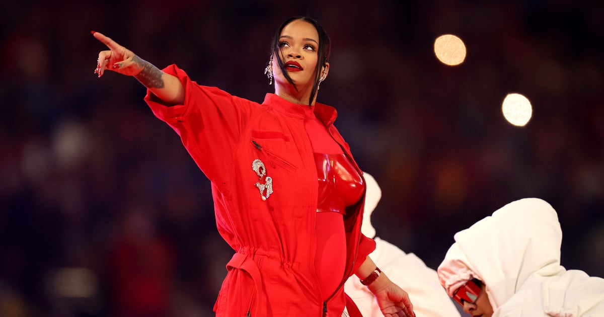 NextImg:Rihanna Is Pregnant, Rep Confirms After Super Bowl Halftime Show
