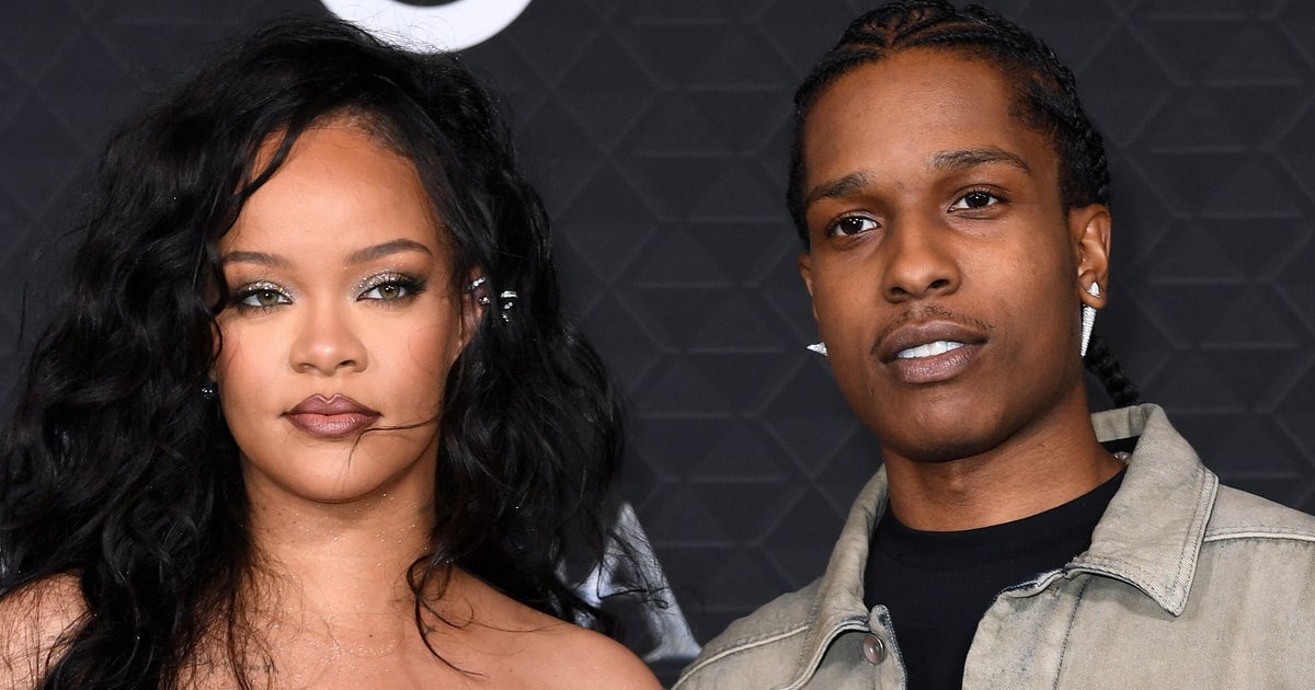NextImg:A$AP Rocky Is Rihanna's Best Hype Man At Her Solo Super Bowl Halftime Show