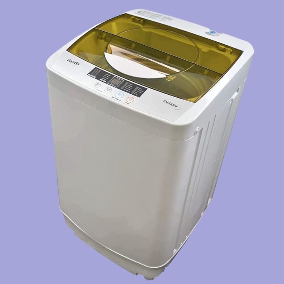 A 10-program washer with casters