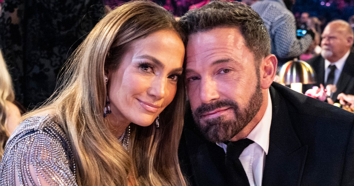 NextImg:Jennifer Lopez Unveils 'Commitment' Tattoos With Ben Affleck For Valentine's Day