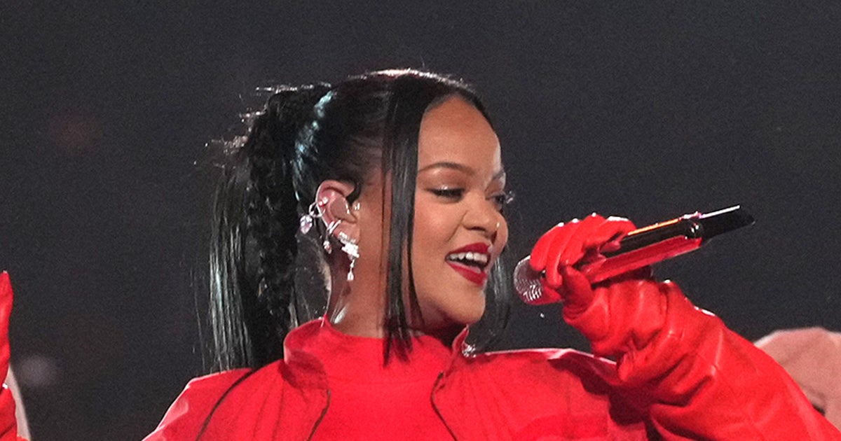 NextImg:Rihanna Reveals She Didn't Know About Pregnancy When She Agreed To Super Bowl