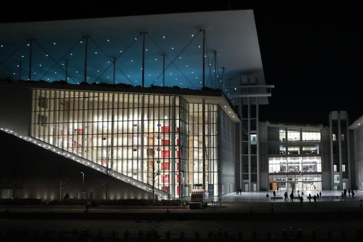 Το κτήριο του Ιδρύματος Πολιτσμού Σταύρος Νιάρχος πριν από το σβήσιμο των φώτων για την Ώρα της Γης το Σάββατο 27 Μαρτίου 2021. (EUROKINISSI/ΓΙΑΝΝΗΣ ΠΑΝΑΓΟΠΟΥΛΟΣ)