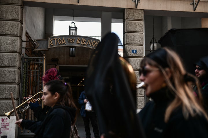 Συγκέντρωση καλλιτεχνών έξω από το Συμβούλιο της Επικρατείας, την ώρα της κατάθεσης της αίτησης ακύρωσης του ΠΔ 85/2022 στο ΣτΕ, και πορεία στο Σύνταγμα, Παρασκευή 17 Φεβρουαρίου 2023