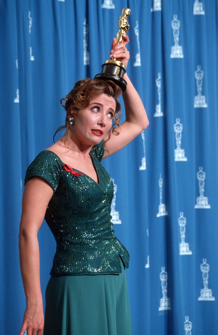 Dame Emma Thompson posing with her Academy Award in 1993
