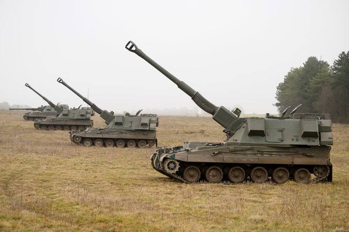 Εκπαίδευση Ουκρανών στρατιωτών σε άρματα μάχης από τους Βρετανούς