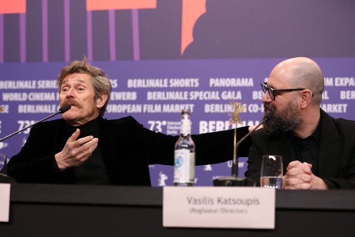 Ο Γουίλεμ Νταφόε με τον σκηνοθέτη Βασίλη Κατσούπη στη συνέντευξη Τύπου πριν από την πρεμιέρα της ταινίας