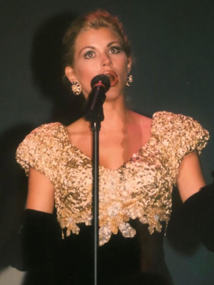 The author singing Mozart’s Queen of The Night's "Der Hölle Rache" aria at age 21.