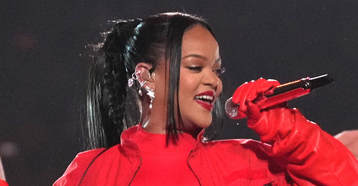 NextImg:Rihanna Is Bringing A Special Performance To The 2023 Oscars
