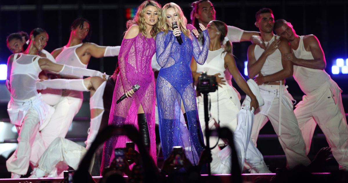 Kylie Minogue Was Joined By Sister Dannii On Stage At World Pride And It Was A Moment Trendradars 