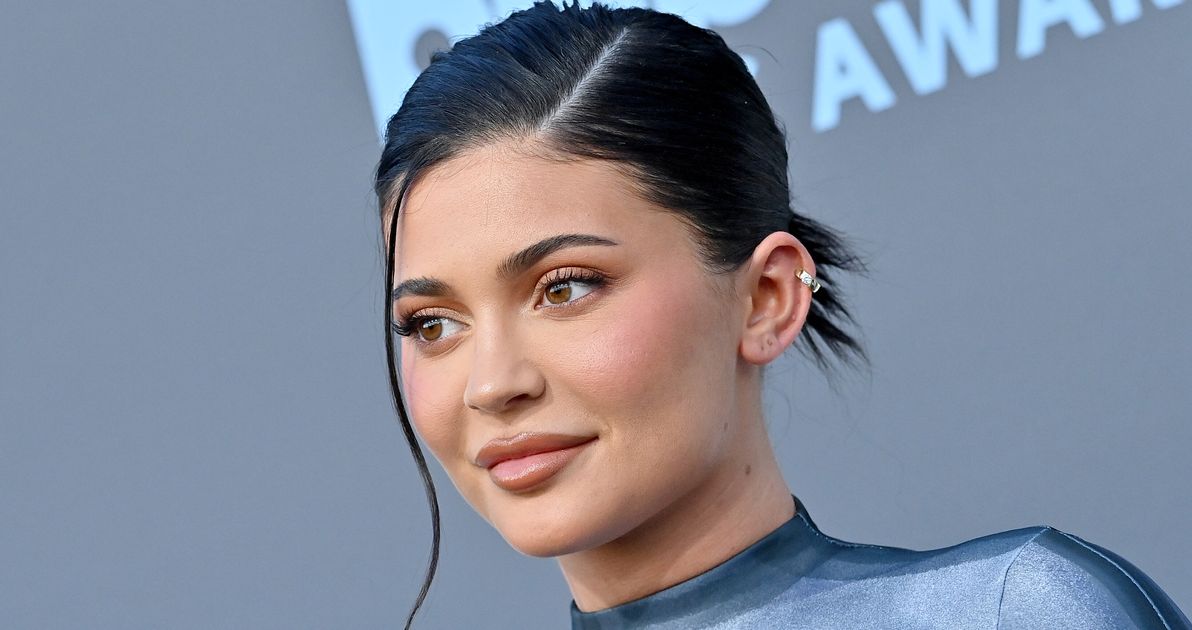 Kylie Jenner Opens Up About 'Very Difficult' Bouts Of Postpartum ...