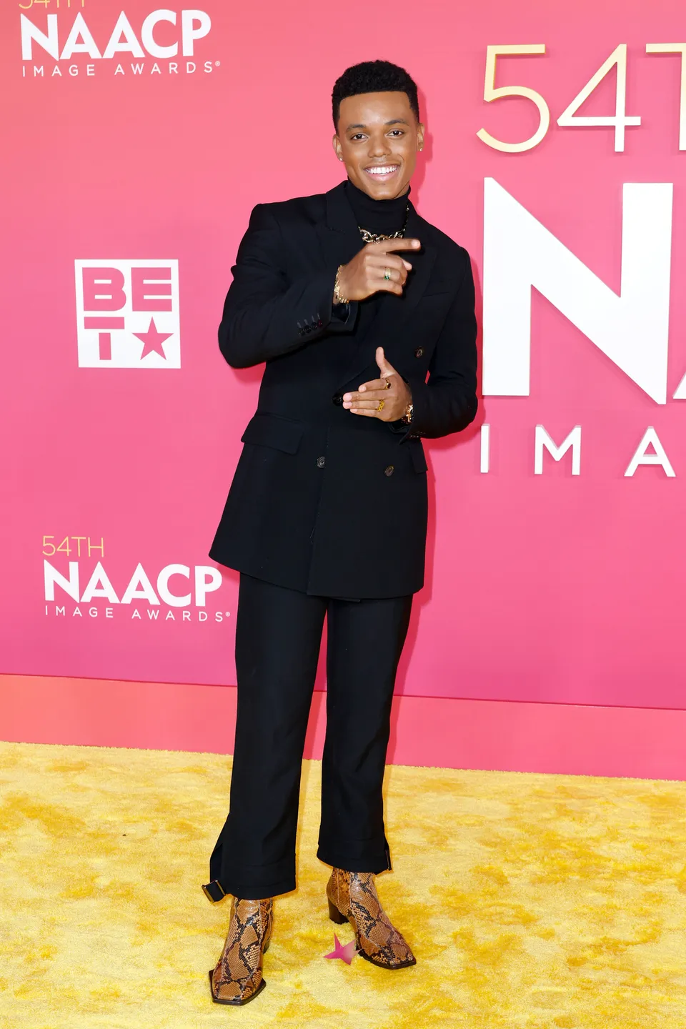 Naacp image awards red hot sale carpet