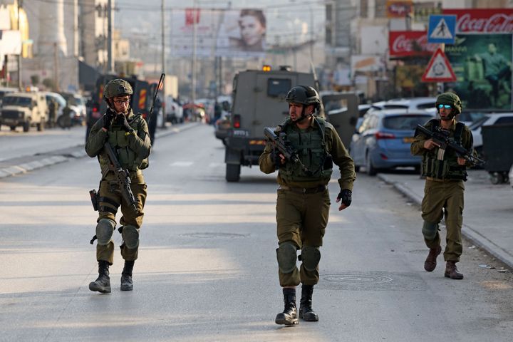 انتشرت قوات الأمن الإسرائيلية في بلدة حوارة بالضفة الغربية المحتلة في 26 فبراير 2023 بعد مقتل إسرائيليين في هجوم إطلاق نار.