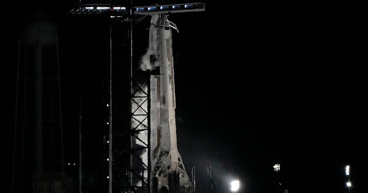 Last-Minute Problem Keeps SpaceX Rocket, Astronauts Grounded | HuffPost ...