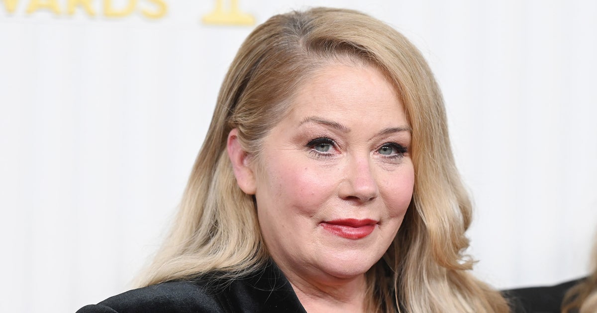 NextImg:Christina Applegate Says 'F' You To MS With Fiery Message At SAG Awards