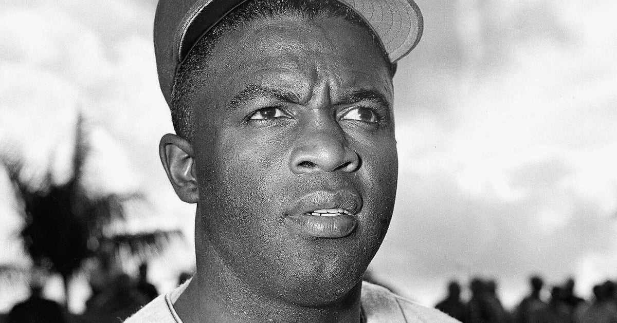 NextImg:NYC Road Sign Misspells Jackie Robinson's Name