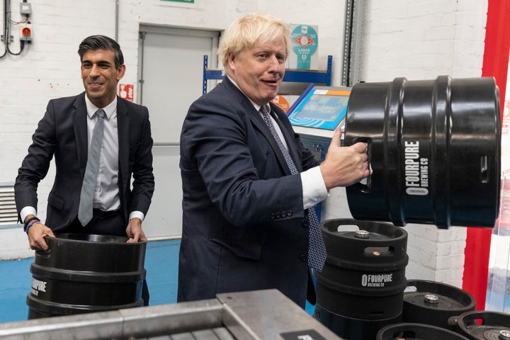 LONDON, ENGLAND - OCTOBER 27: British Prime Minister Boris Johnson and Britain's Chancellor of the Exchequer Rishi Sunak visit 'Fourpure Brewery' in Bermondsey on October 27, 2021 in London, England. Earlier in the day, Sunak presented the government's budget, and how to "deliver a stronger economy for the British people", to the House of Commons. (Photo by Dan Kitwood-WPA Pool/Getty Images)