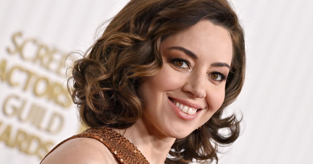 Aubrey Plaza's Sequined Halter Dress Featured the Biggest Midriff and  Underboob-Baring Cutout