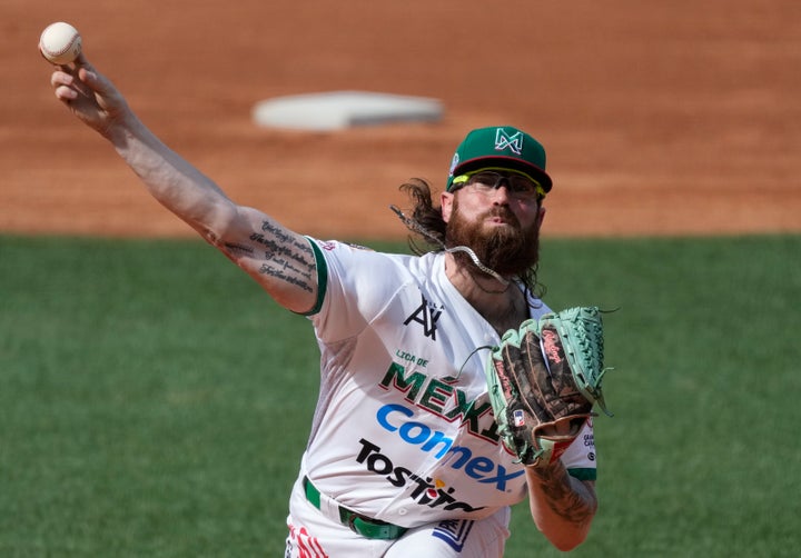 Matt Pobereyko pitches during a Caribbean Series semifinal baseball game in La Guaira, Venezuela, earlier this month.