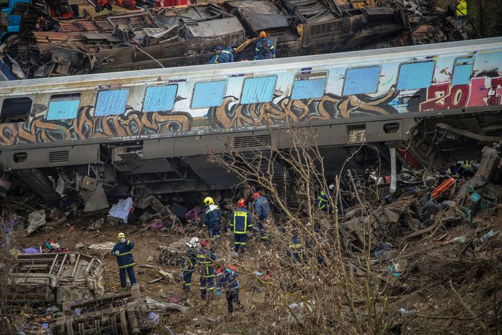 Σιδηροδρομικό δυστύχημα στα Τέμπη έξω από την Λάρισα, σύγκρουση εμπορικής και επιβατικής αμαξοστοιχίας, Τετάρτη 1 Μαρτίου 2023 (ΛΕΩΝΙΔΑΣ ΤΖΕΚΑΣ /EUROKINISSI)
