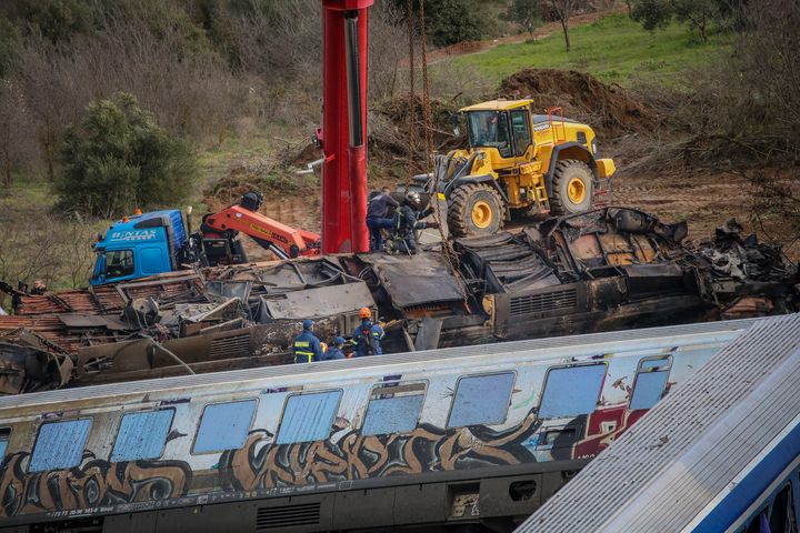 Σιδηροδρομικό δυστύχημα στα Τέμπη έξω από την Λάρισα, σύγκρουση εμπορικής και επιβατικής αμαξοστοιχίας, Τετάρτη 1 Μαρτίου 2023 (ΛΕΩΝΙΔΑΣ ΤΖΕΚΑΣ /EUROKINISSI)