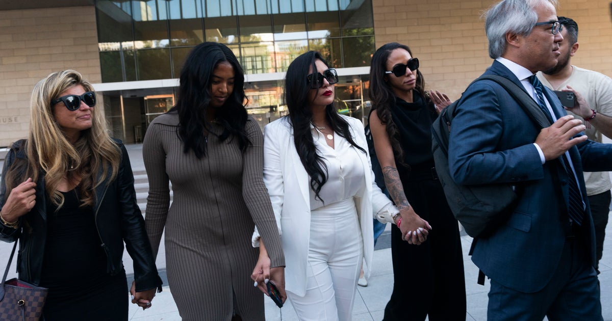 NextImg:Kobe Bryant Family Settles Lawsuit Over Crash Photos