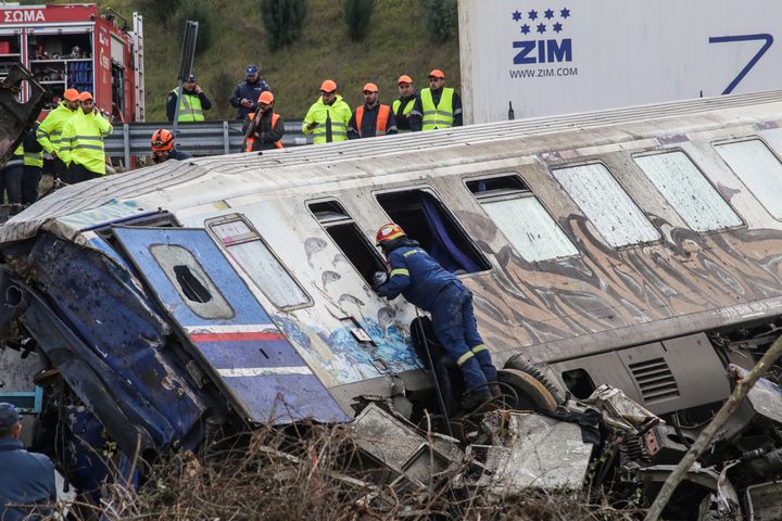 Σιδηροδρομικό δυστύχημα στα Τέμπη έξω από την Λάρισα, σύγκρουση εμπορικής και επιβατικής αμαξοστοιχίας, Τετάρτη 1 Μαρτίου 2023. (ΛΕΩΝΙΔΑΣ ΤΖΕΚΑΣ/EUROKINISSI)