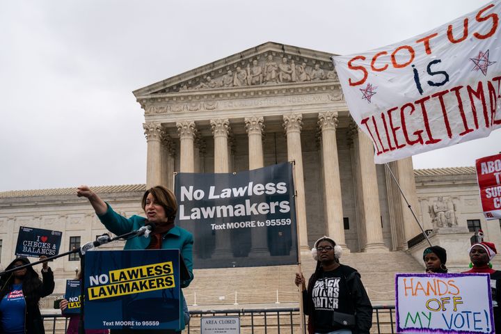 Obamacare challenge at the U.S. Supreme Court fields tough