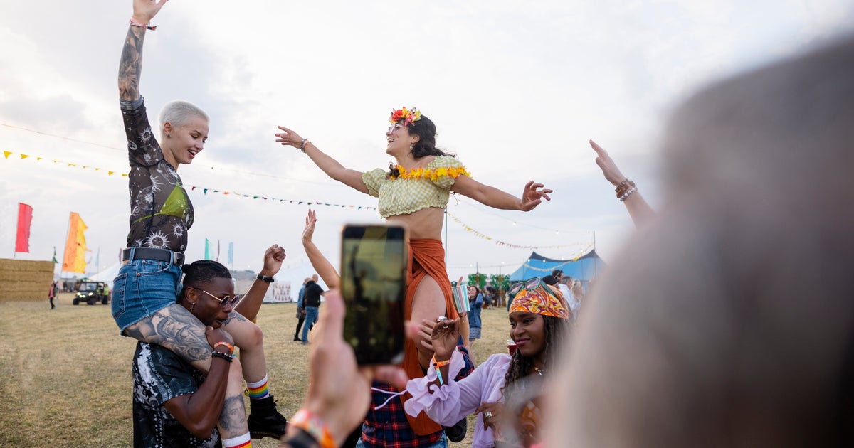 Glastonbury Headliners Include Exactly Zero Women And People Are Going In - Vimarsana News