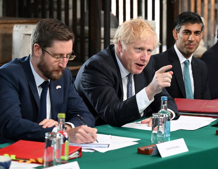 Simon Case (L) with Boris Johnson and Rishi Sunak.