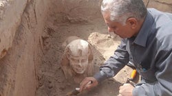 笑顔を浮かべたスフィンクスがエジプトで発見される。ローマ皇帝クラウディウスか