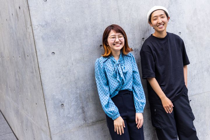 下山田さん（右）と「NO YOUTH NO JAPAN」代表の能條桃子さん（左）