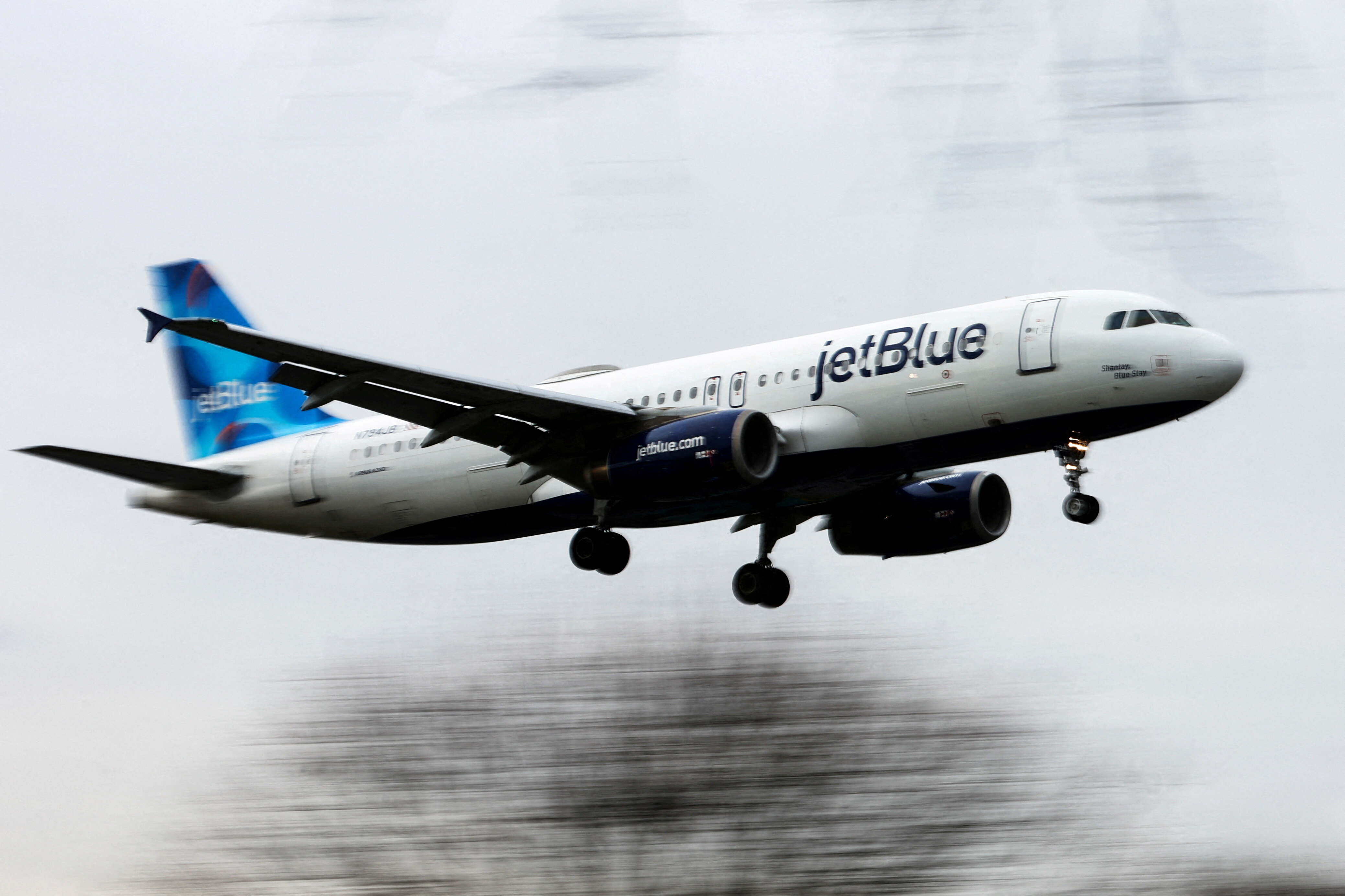 Justice Department Moves To Block JetBlue-Spirit Merger | HuffPost ...