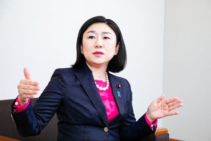 牧島かれんさん:2012年、第46回衆議院議員選挙において神奈川17区で初当選。内閣府大臣政務官、自民党青年局長等をへて、21年に岸田内閣のもと、デジタル・行政改革担当・規制改革担当大臣を担当