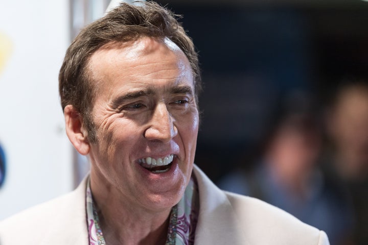 Nicolas Cage recebeu o prêmio Legends & Groundbreaker da Variety no domingo em Miami.