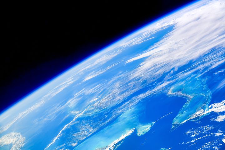 宇宙から見た地球のイメージ画像