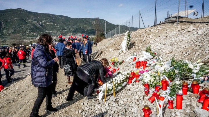 Τρισάγιο στα Τέμπη, στον τόπο του σιδηροδρομικού δυστυχήματος, Πέμπτη 9 Μαρτίου 2023. Το τρισάγιο τέλεσε ο Μητροπολίτης Λαρίσης και Τυρνάβου Ιερώνυμος. (ΛΕΩΝΙΔΑΣ ΤΖΕΚΑΣ/EUROKINISSI)