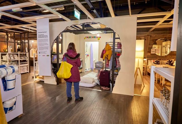 イギリスのIKEAストア内に展示されている「現実の部屋（リアルライフ・ルームセット）」