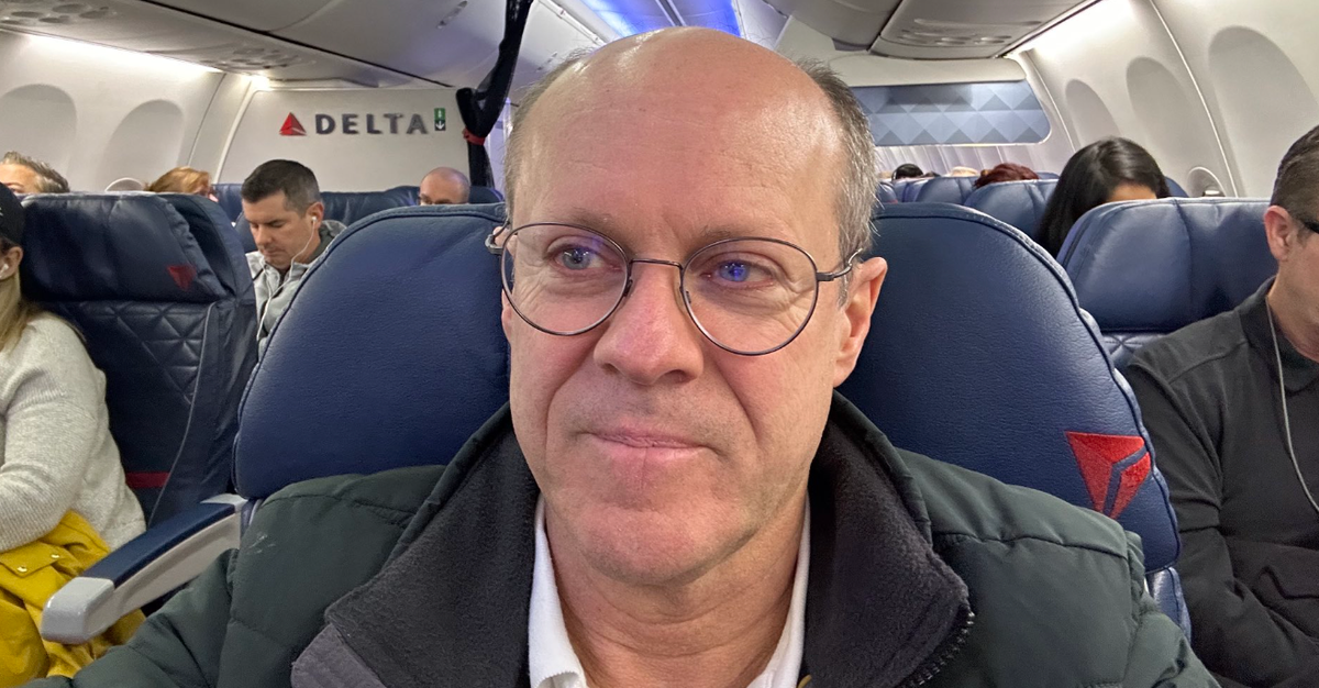 NextImg:Anti-Masker's Bizarre Airplane Story Has Rough Landing On Twitter