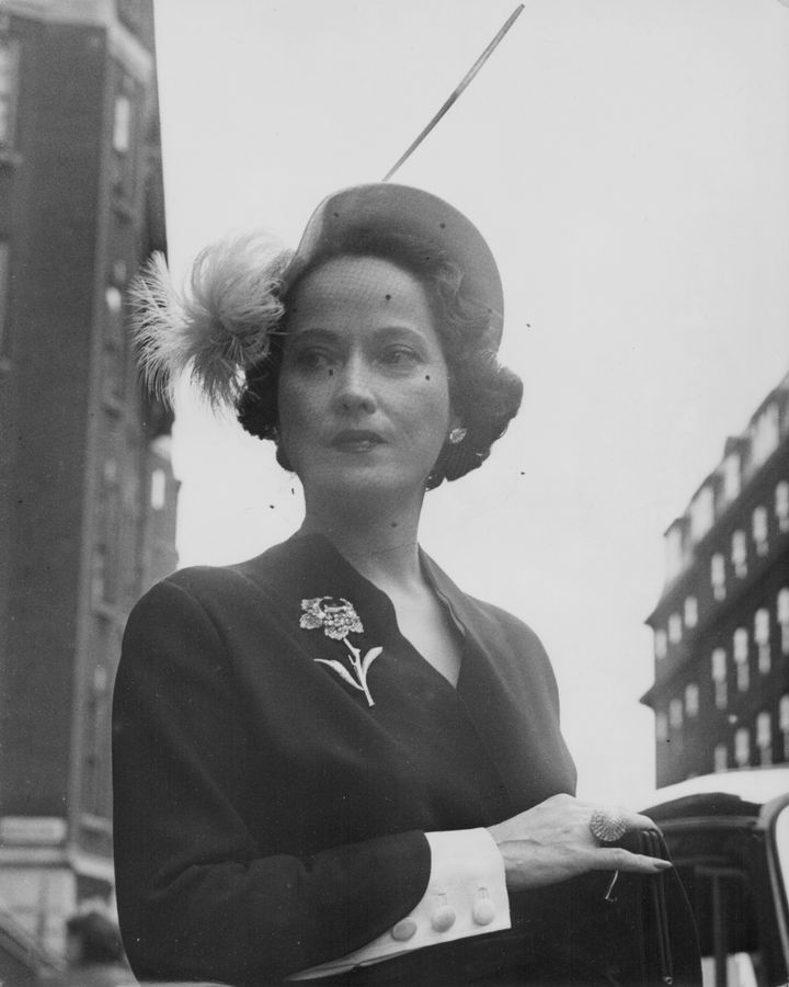 Στο Λονδίνο, 15 Ιουνίου 1950. (Photo by Norman Vigars/Fox Photos/Hulton Archive/Getty Images)